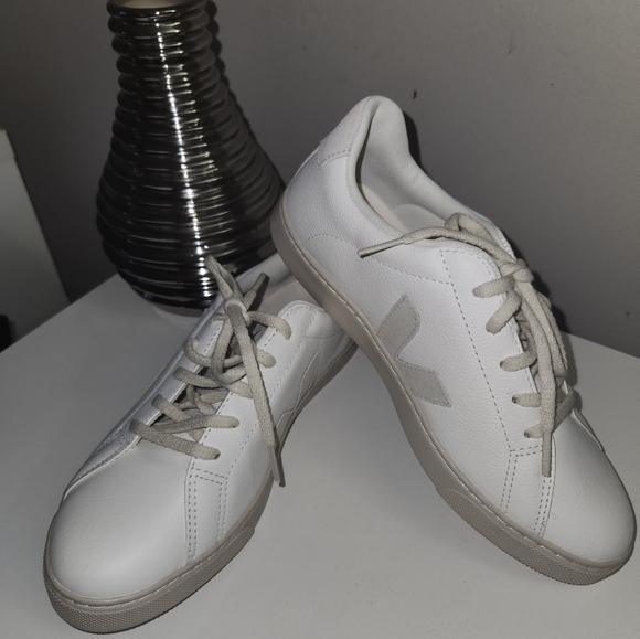 Veja Campo Sneaker - Picture 2 of 6